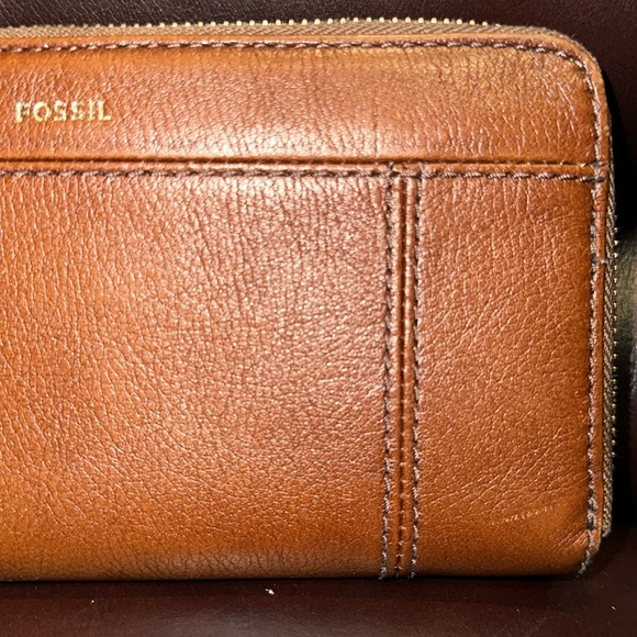 Fossil Leather Logan Zip Around Clutch - Picture 3 of 16
